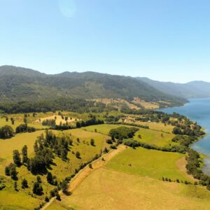 Parcela de 51,9 hectáreas con 1.100 m de orilla de lago