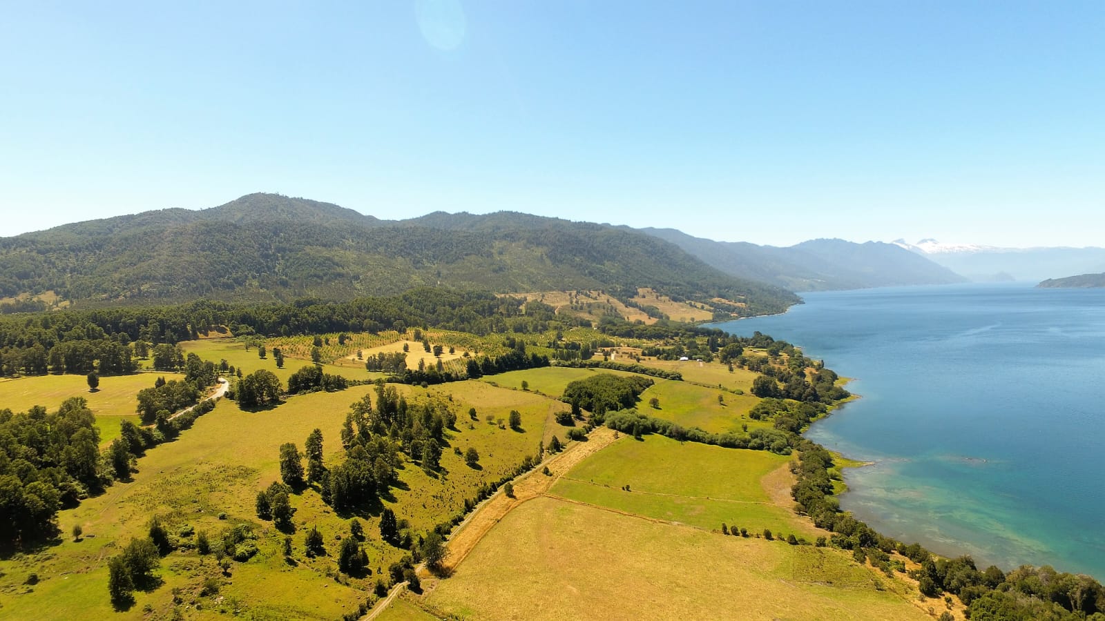 Parcela de 51,9 hectáreas con 1.100 m de orilla de lago